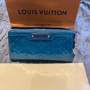Louis Vuitton Vernis Trousse Cosmetic Pouch